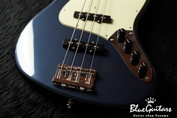 Metroline series RV4 - Dark Lake Placid Blue