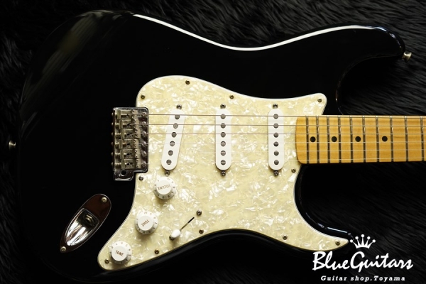 Mexico 60th Anniv. STRATOCASTER - Black w/ Mid Booster