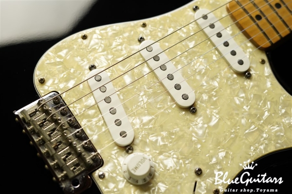 Mexico 60th Anniv. STRATOCASTER - Black w/ Mid Booster