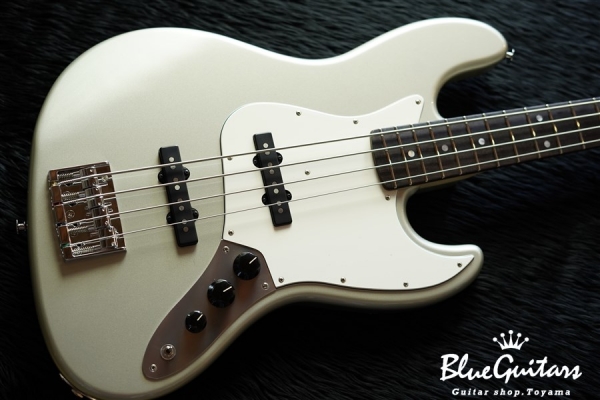 BETA J4 - Inca Silver