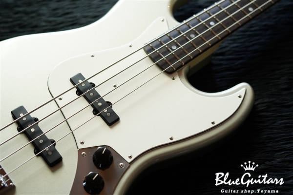 BETA J4 - Inca Silver