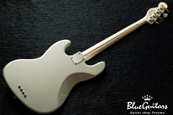 BETA J4 - Inca Silver