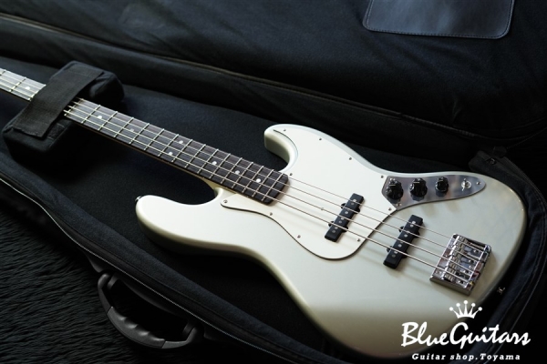 BETA J4 - Inca Silver