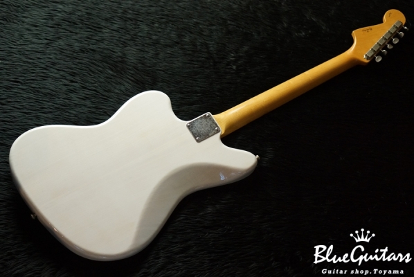 Model JM. #024 Light Aged - White Blonde with Orii Blue