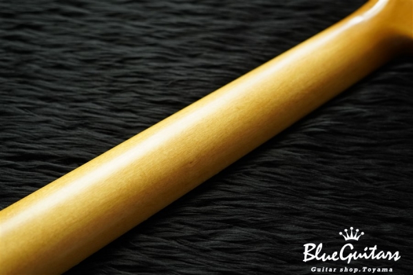 IRIS #057 - Vintage White over 3TS 