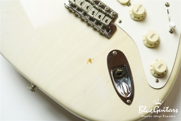 American Vintage '57 Stratocaster - White Blonde