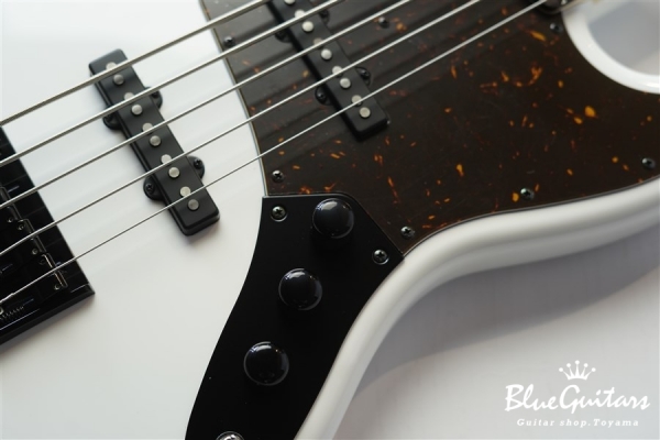 BETA J5 - Snow White