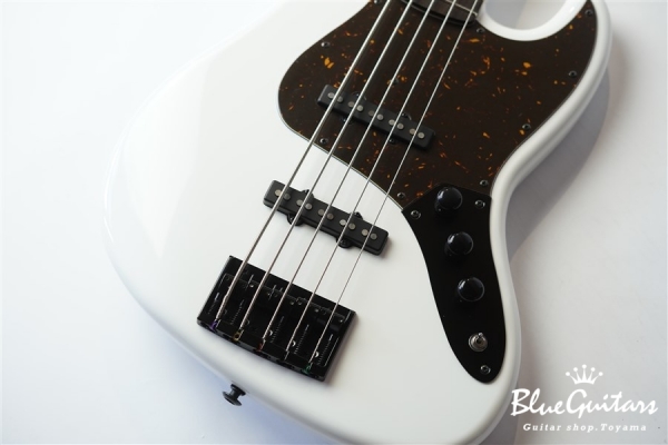 BETA J5 - Snow White