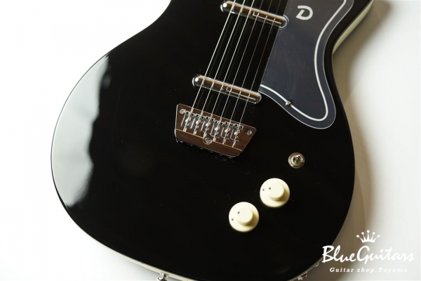 JADE 57 - Limo Black