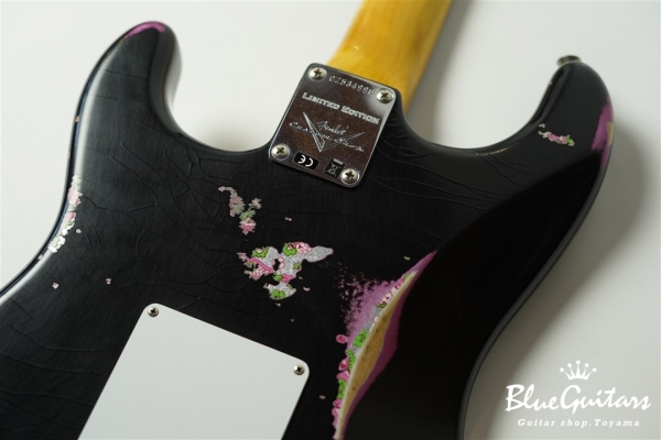 Team Built Limited Edition 1960’s Stratocaster Journeyman Relic Black over Pink Paisley
