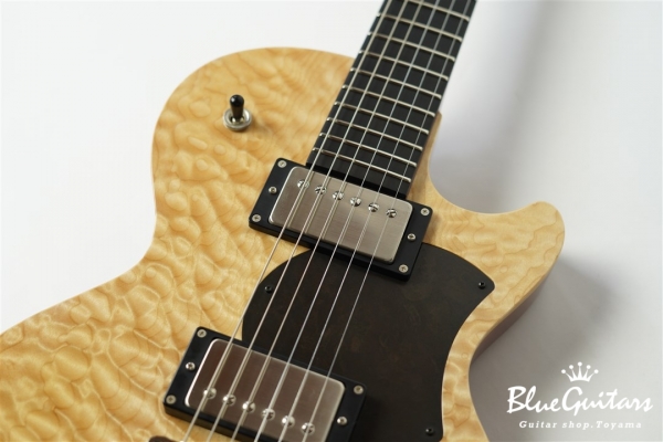 Grain – Quilted Maple TOP/Ebony FB/Color:Natural