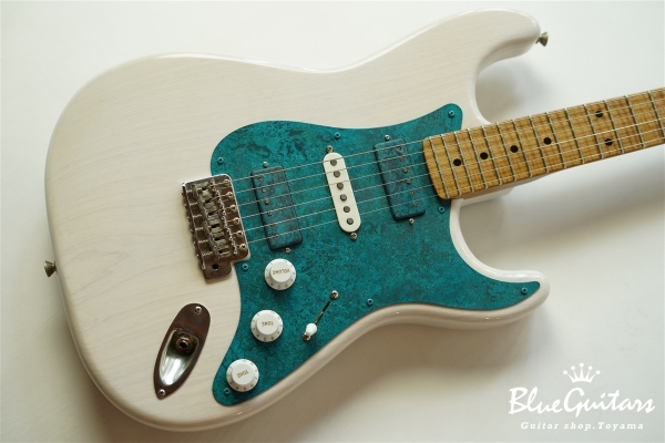 Model S. Patina #106 Light Aged - White Blonde with Orii Blue