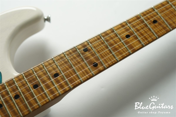 Model S. #112 Light Aged - White Blonde with Orii Blue