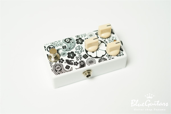 Drive X - White #DX23012810