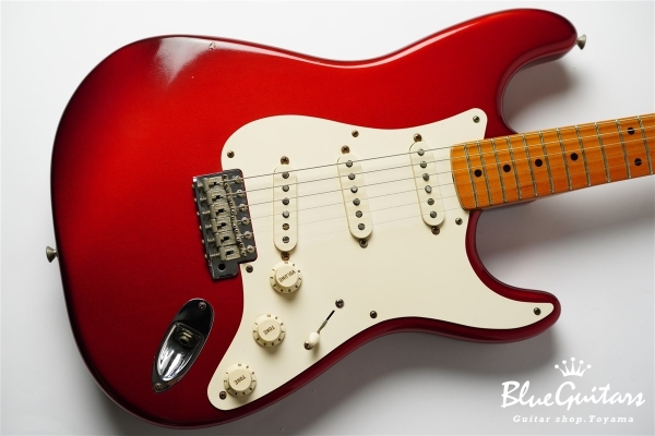 American Vintage ’57 Stratocaster - Candy Apple Red