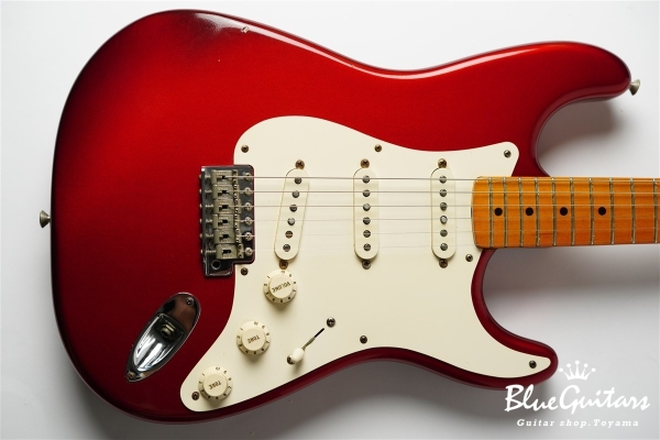American Vintage ’57 Stratocaster - Candy Apple Red