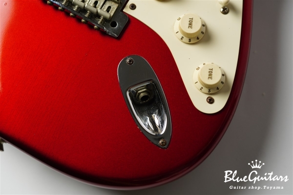 American Vintage ’57 Stratocaster - Candy Apple Red