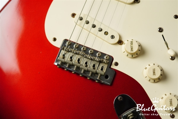 American Vintage ’57 Stratocaster - Candy Apple Red