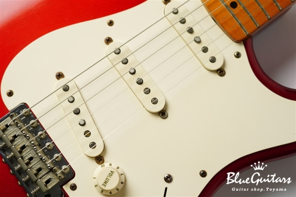 American Vintage ’57 Stratocaster - Candy Apple Red