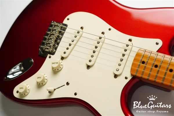 American Vintage ’57 Stratocaster - Candy Apple Red