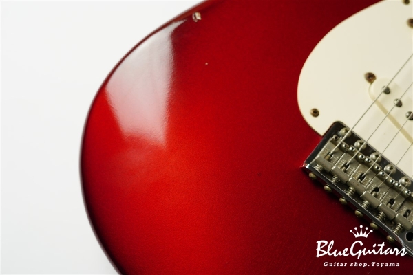 American Vintage ’57 Stratocaster - Candy Apple Red