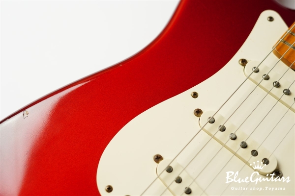 American Vintage ’57 Stratocaster - Candy Apple Red