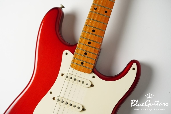 American Vintage ’57 Stratocaster - Candy Apple Red