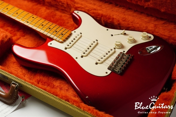 American Vintage ’57 Stratocaster - Candy Apple Red