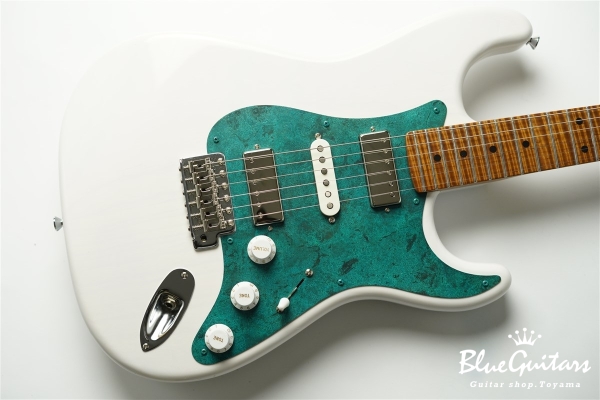 Model S. #150 Light Aged - White Blonde with Orii Blue