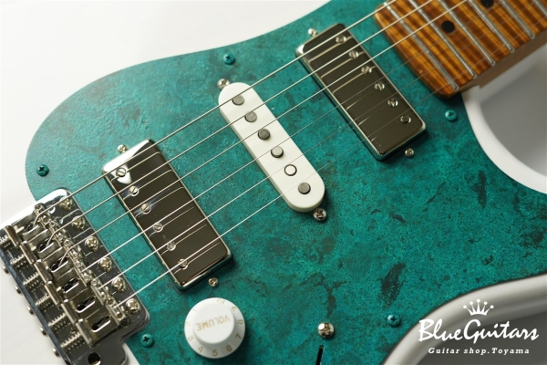 Model S. #150 Light Aged - White Blonde with Orii Blue