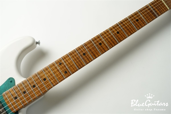 Model S. #150 Light Aged - White Blonde with Orii Blue