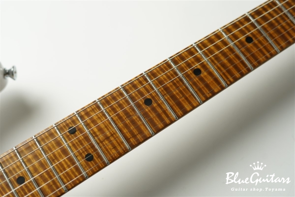 Model S. #150 Light Aged - White Blonde with Orii Blue