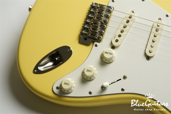 ST72-86 DSC - Yellow White