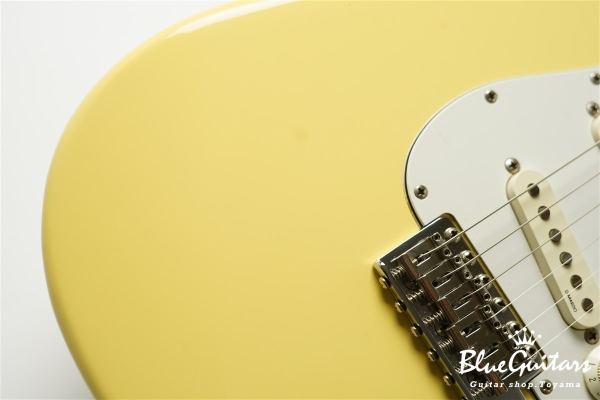 ST72-86 DSC - Yellow White