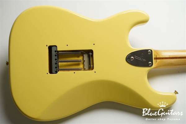 ST72-86 DSC - Yellow White