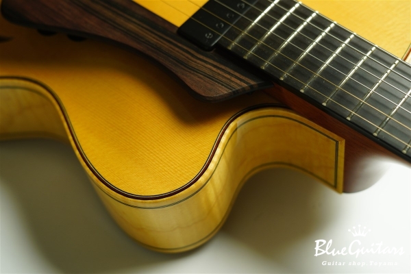 Wagtail 15″ Spruce Top / Figured Maple Side&Back