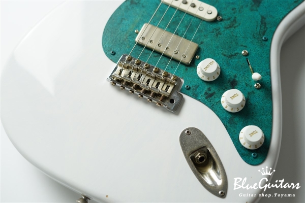 Model S. #170 Light Aged - White Blonde with Blue