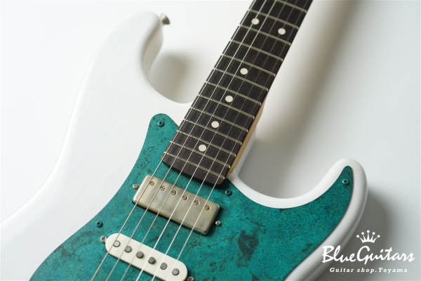 Model S. #170 Light Aged - White Blonde with Blue