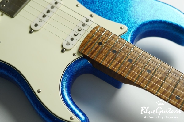 XSC-2 Blue Sparkle Medium Aged / Master Grade Roasted Flame Maple #3580