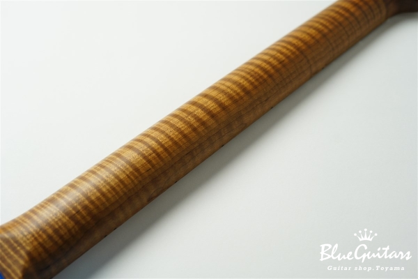 XSC-2 Blue Sparkle Medium Aged / Master Grade Roasted Flame Maple #3580