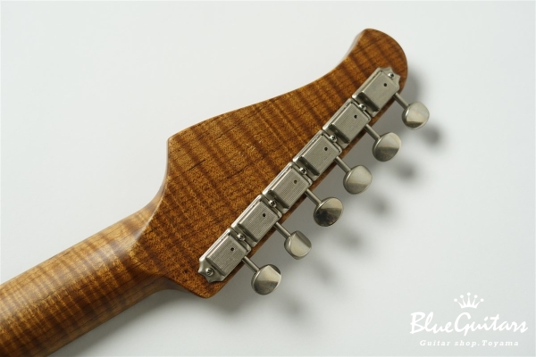 XSC-2 Blue Sparkle Medium Aged / Master Grade Roasted Flame Maple #3580