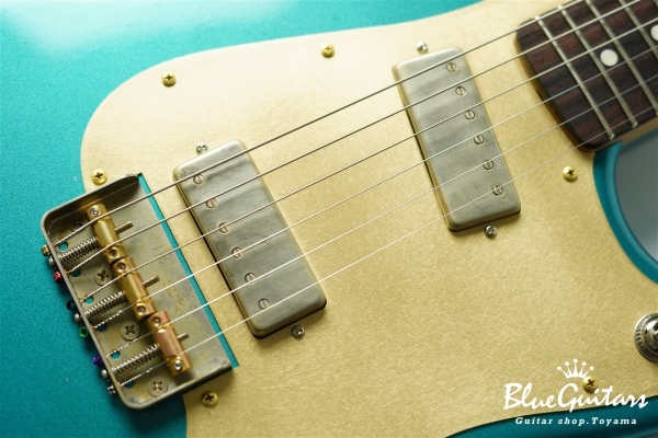 IRIS #185 Light Aged - Faded Competition Burgundy with Brass Vibration