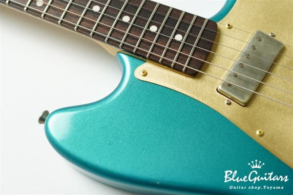 IRIS #185 Light Aged - Faded Competition Burgundy with Brass Vibration