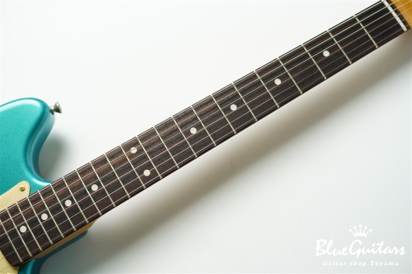 IRIS #185 Light Aged - Faded Competition Burgundy with Brass Vibration