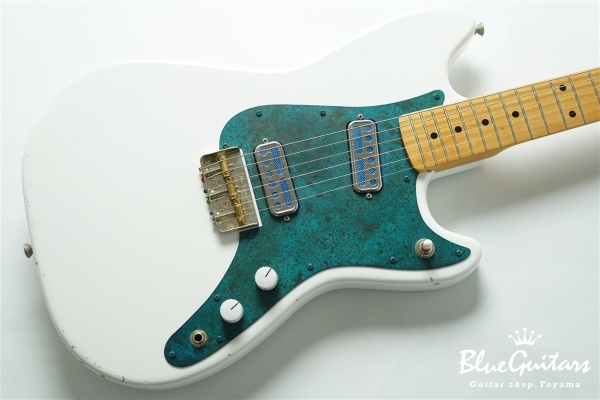 IRIS #206 Light Aged - Olympic White with Blue