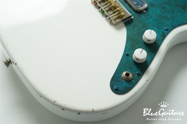 IRIS #206 Light Aged - Olympic White with Blue