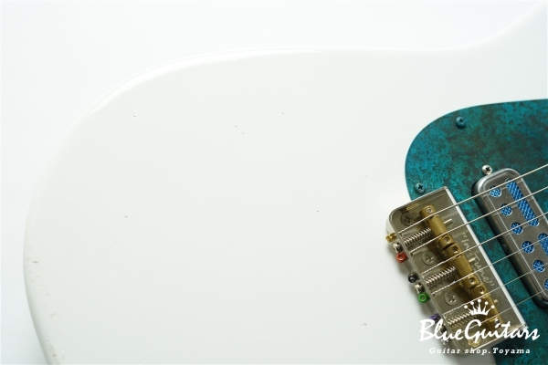 IRIS #206 Light Aged - Olympic White with Blue