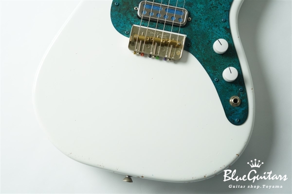 IRIS #206 Light Aged - Olympic White with Blue