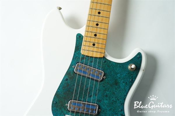 IRIS #206 Light Aged - Olympic White with Blue