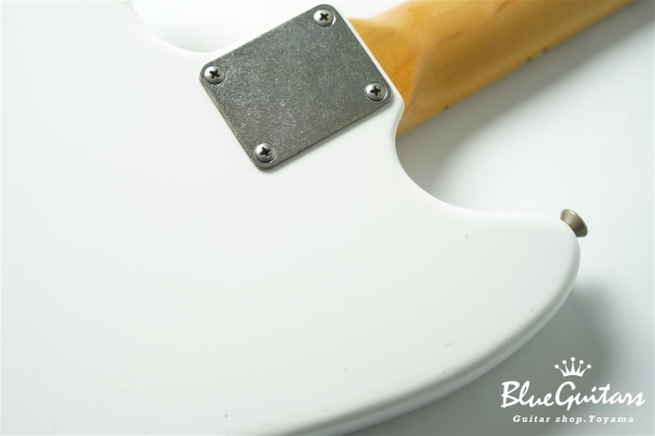 IRIS #206 Light Aged - Olympic White with Blue